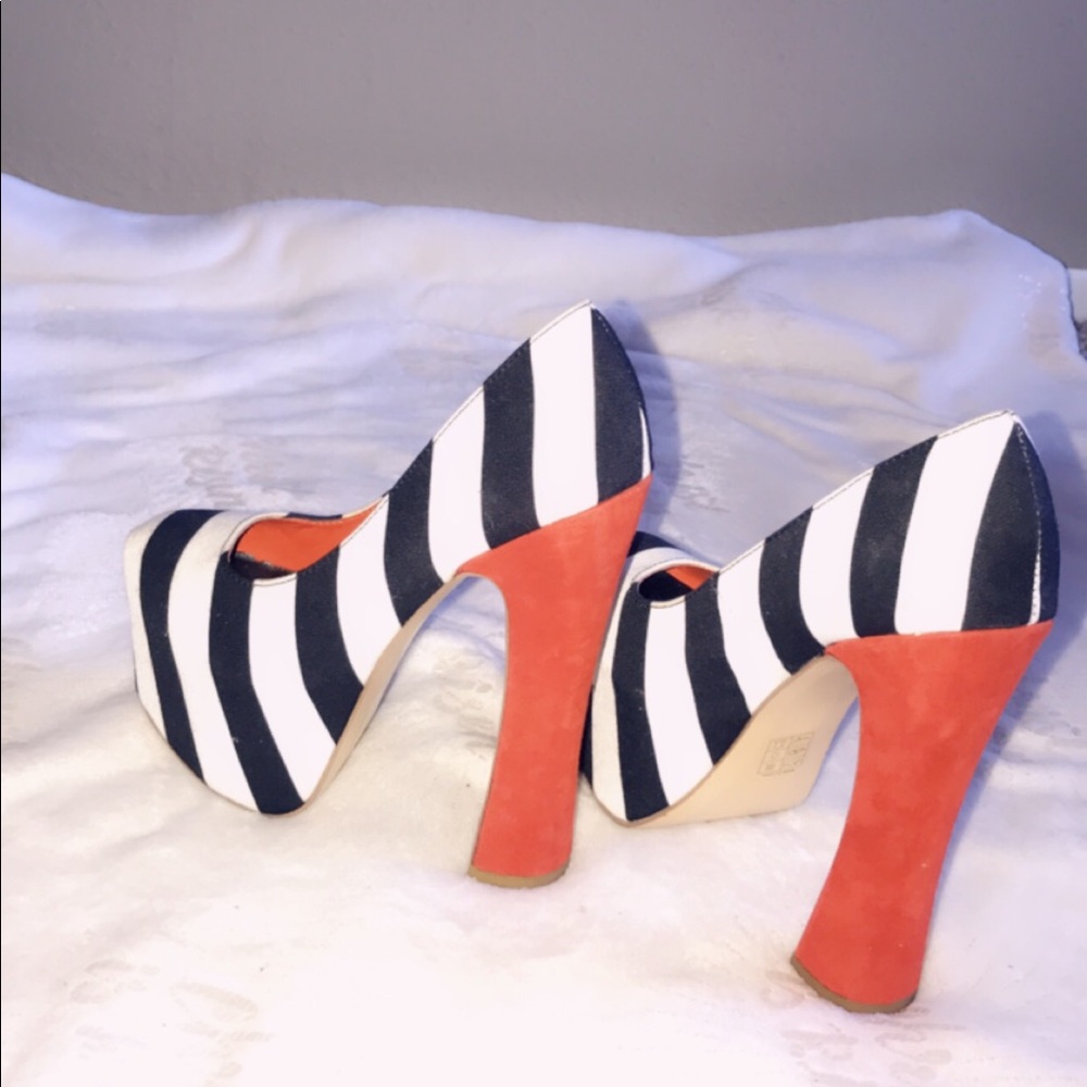 Closed shoes